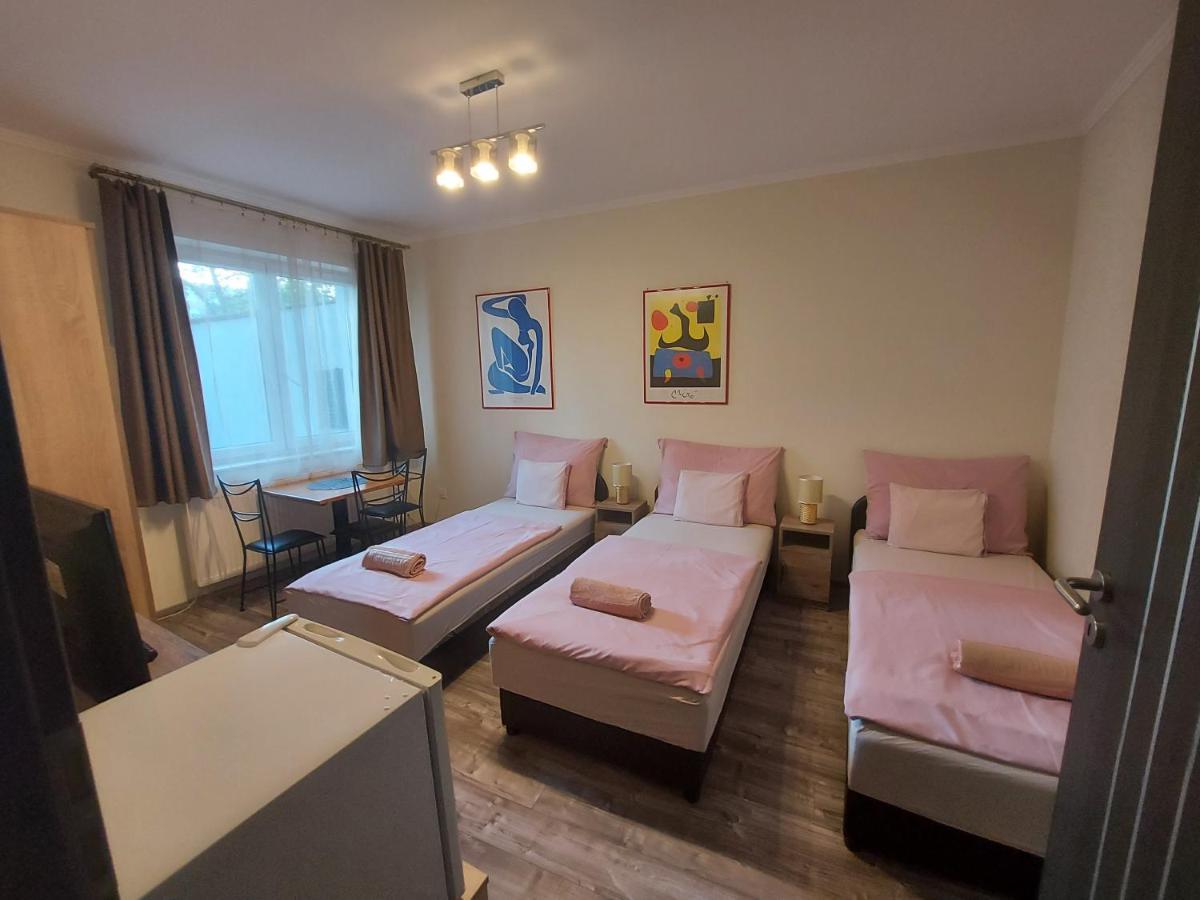 Bed and Breakfast Borostyan Panzio Debrecen Exterior foto